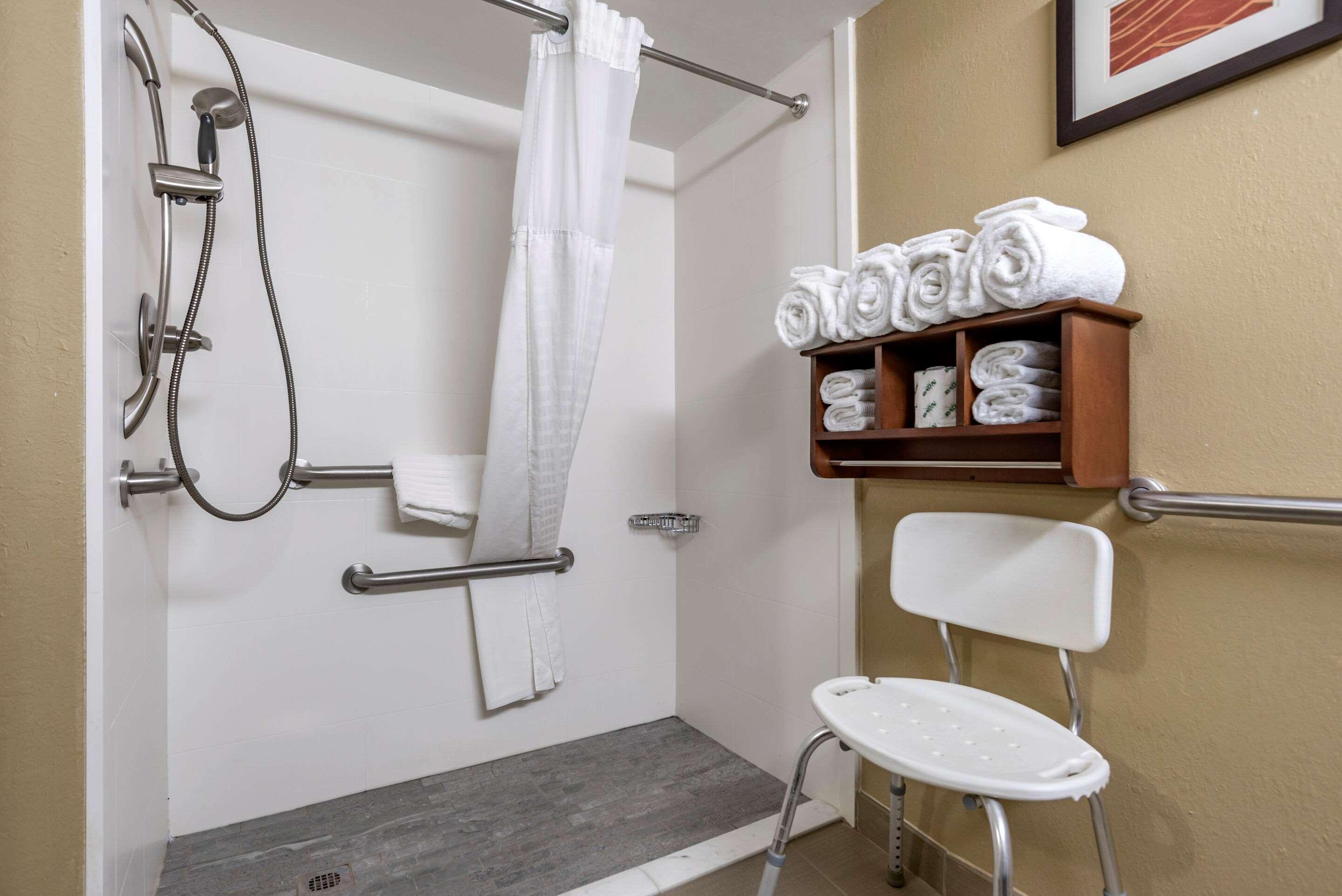 Comfort Inn & Suites Leeds I-20 Экстерьер фото