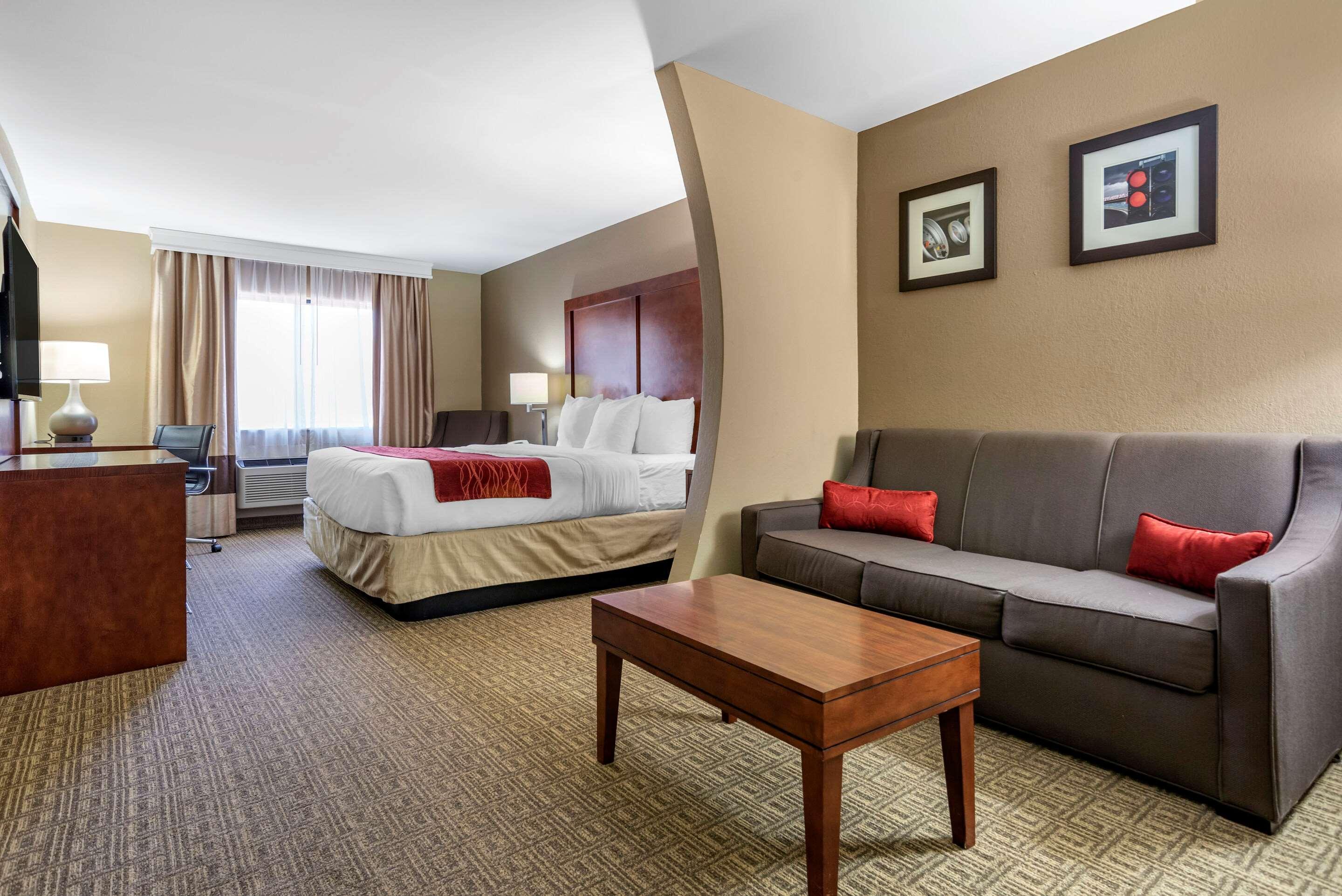 Comfort Inn & Suites Leeds I-20 Экстерьер фото