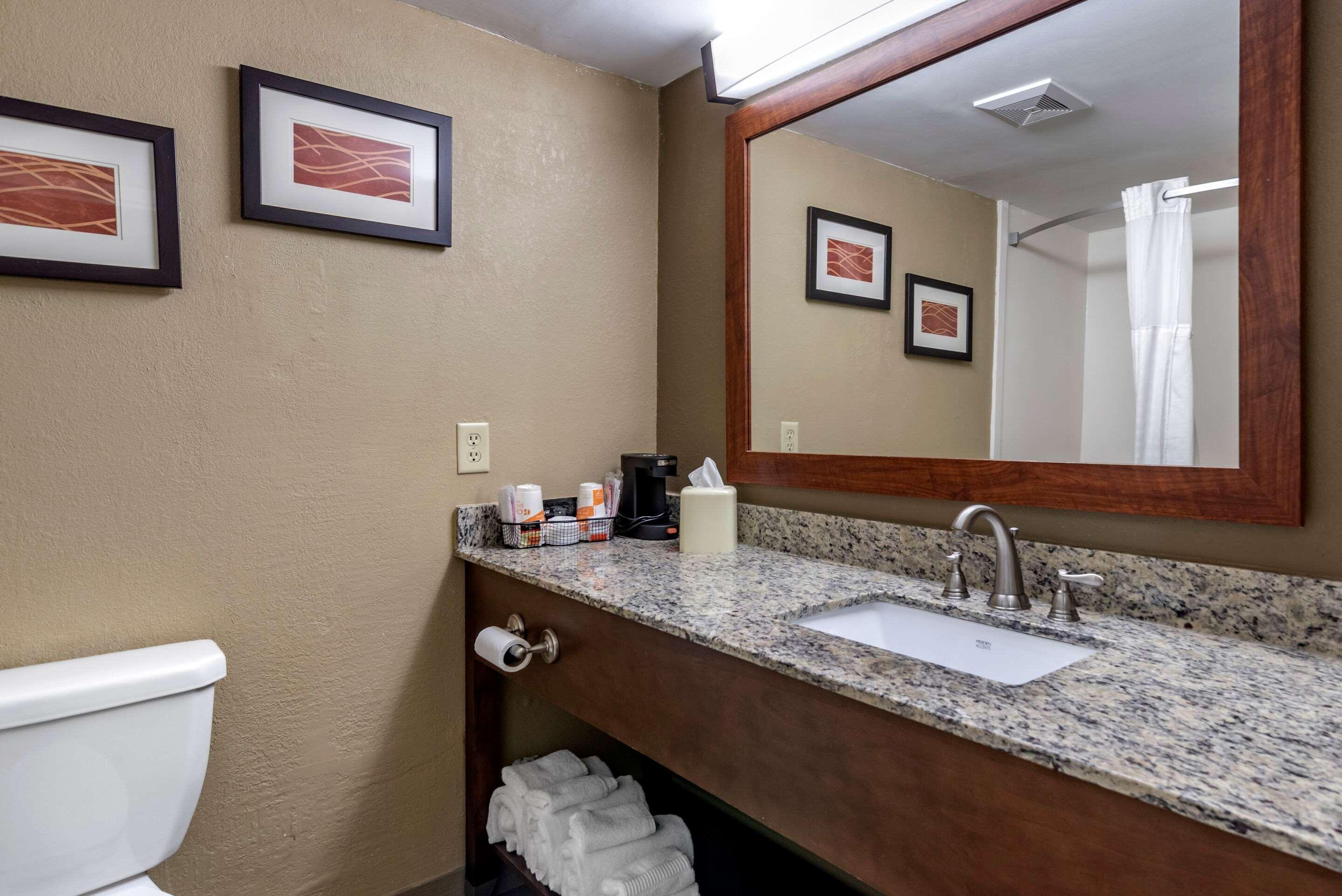 Comfort Inn & Suites Leeds I-20 Экстерьер фото