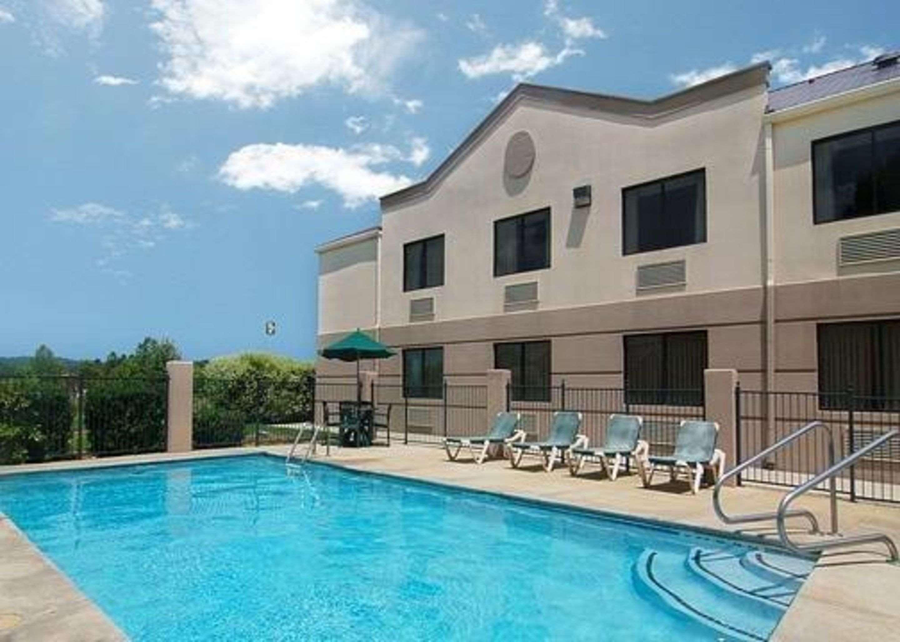 Comfort Inn & Suites Leeds I-20 Экстерьер фото