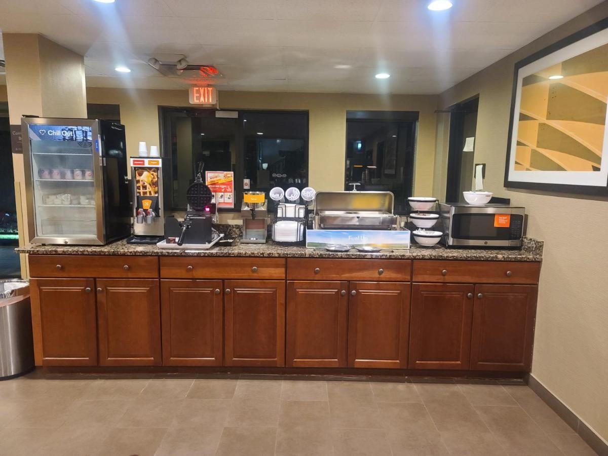 Comfort Inn & Suites Leeds I-20 Экстерьер фото
